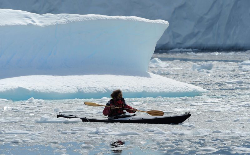 Kayak pliant Nautiraid Narak 550 devant un iceberg